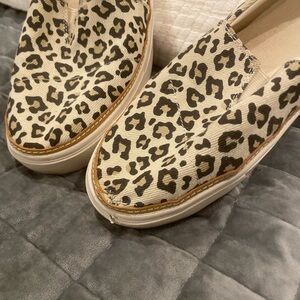 Toms Leopard Print Slip-On Moccasins - Beige & Black